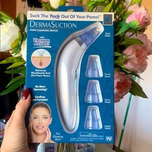 DermaSuction pore cleansing device